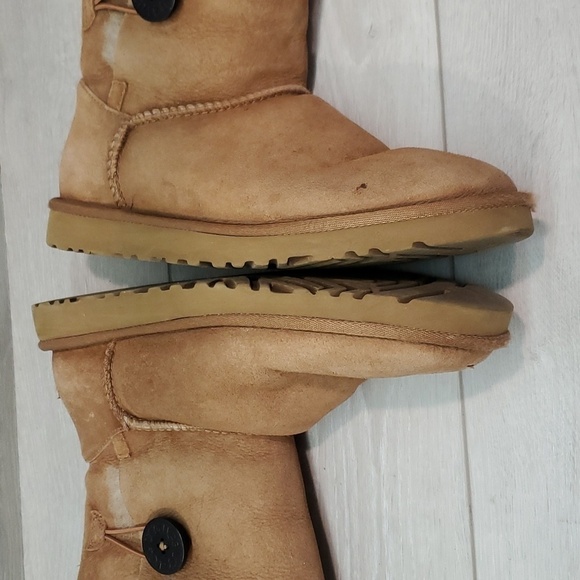 Ugg Australia Women 5803 Ankle Chestnut Sheepskin II Button Boots shoes sz 8 - Picture 10 of 16